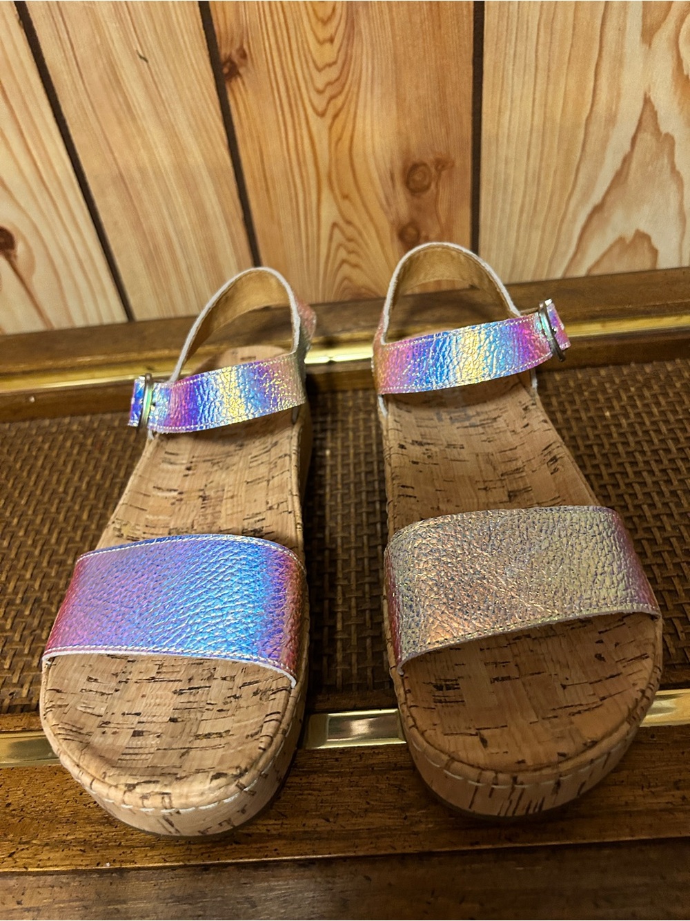 Born Sari Sandal Silver Multi Hologram Leather Strappy Wedge Platform Size 8 - Picture 3 of 15